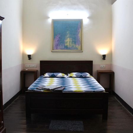 Royal Phoenix Inn Панаджи Екстериор снимка