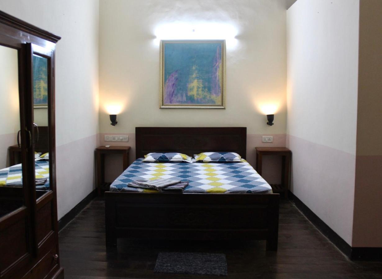 Royal Phoenix Inn Панаджи Екстериор снимка