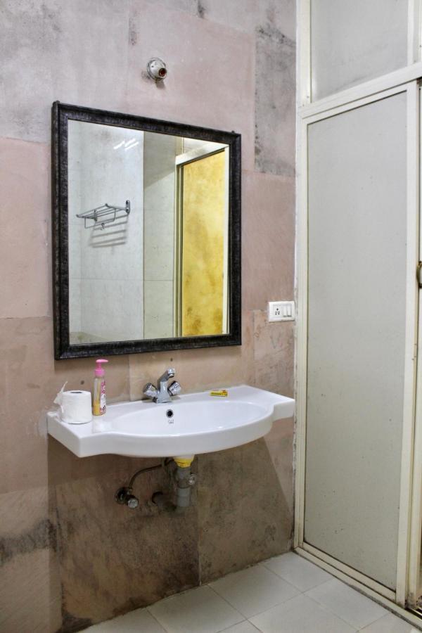 Royal Phoenix Inn Панаджи Екстериор снимка